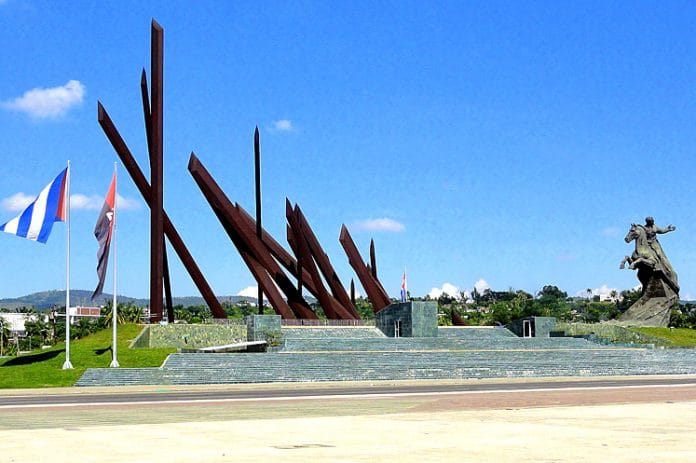 La Plaza de la Revolución Antonio Maceo fue inaugurada el 14 de octubre de 1991 por el Comandante en Jefe Fidel Castro Ruz durante las actividades de clausura del IV Congreso del Partido Comunista de Cuba, posee como fundamentación conceptual o fuente de inspiración para su realización la Protesta de Bar